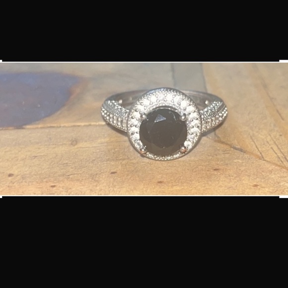 2.35-Carat Black Diamond & White Topaz Pavé 
Round-Cut Ring size 7 LAST CHANCE - Picture 5 of 8